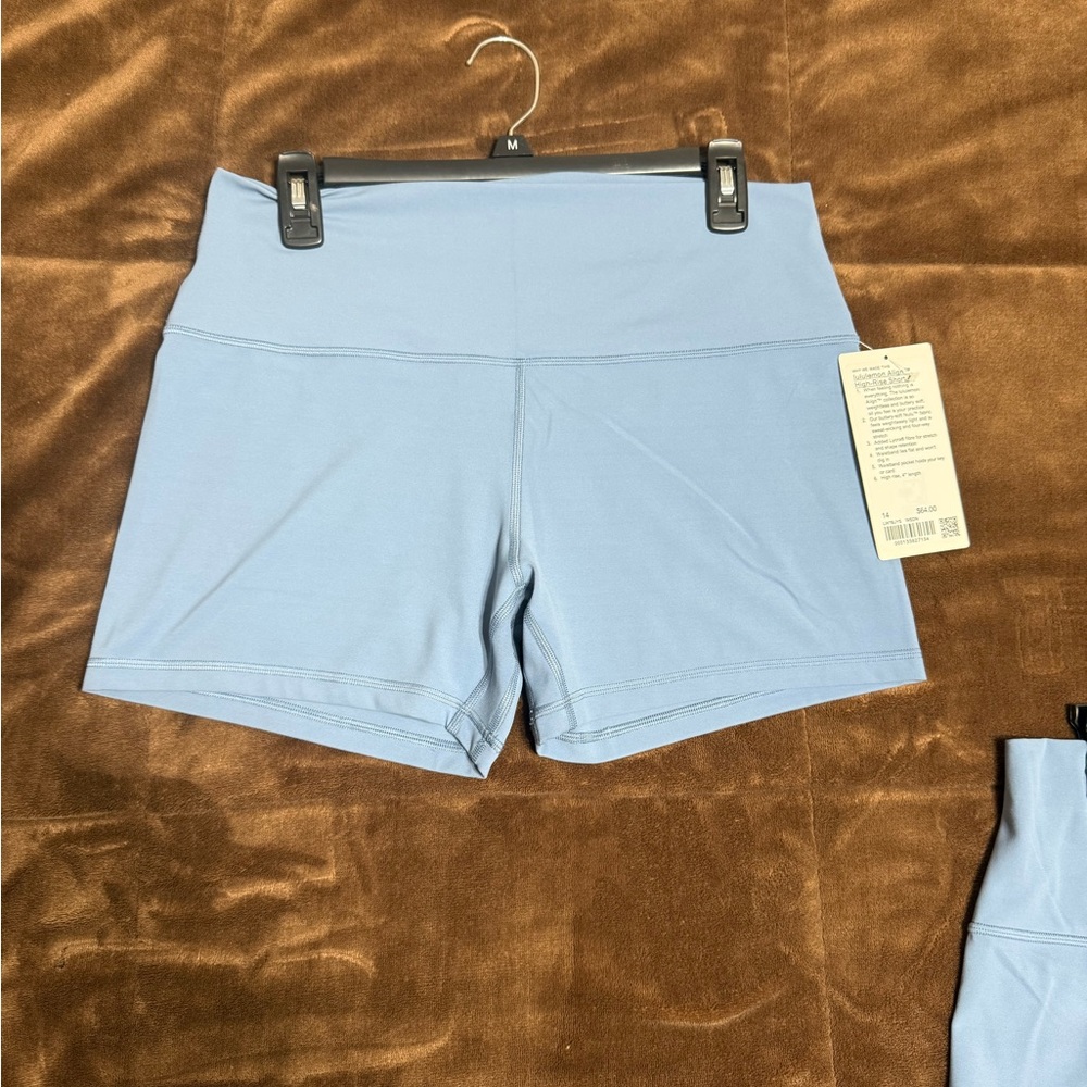 NWT woman’s size 14 lululemon align shorts 4” - Picture 12 of 12